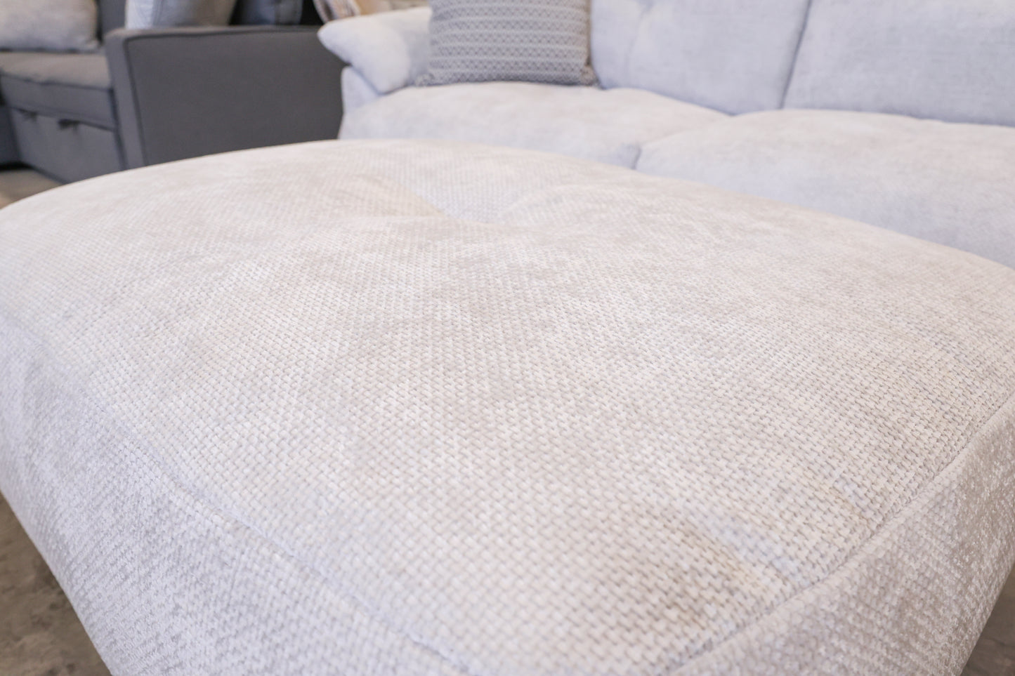 Brosa Cloud with Ottoman